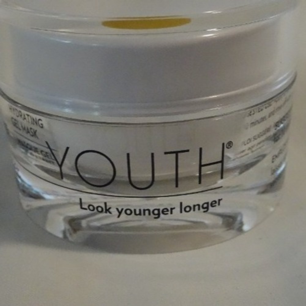 New SHAKLEE Youth Hydrating Gel Mask 1.1 oz. / 30g